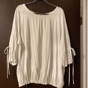 Easel L white top elastic bottom and sleeves